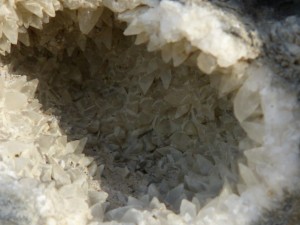 69 98 Géode de calcite